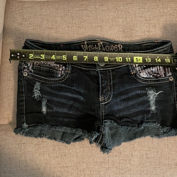 Well flower shorts for girls size 7. - Picture 3 of 4